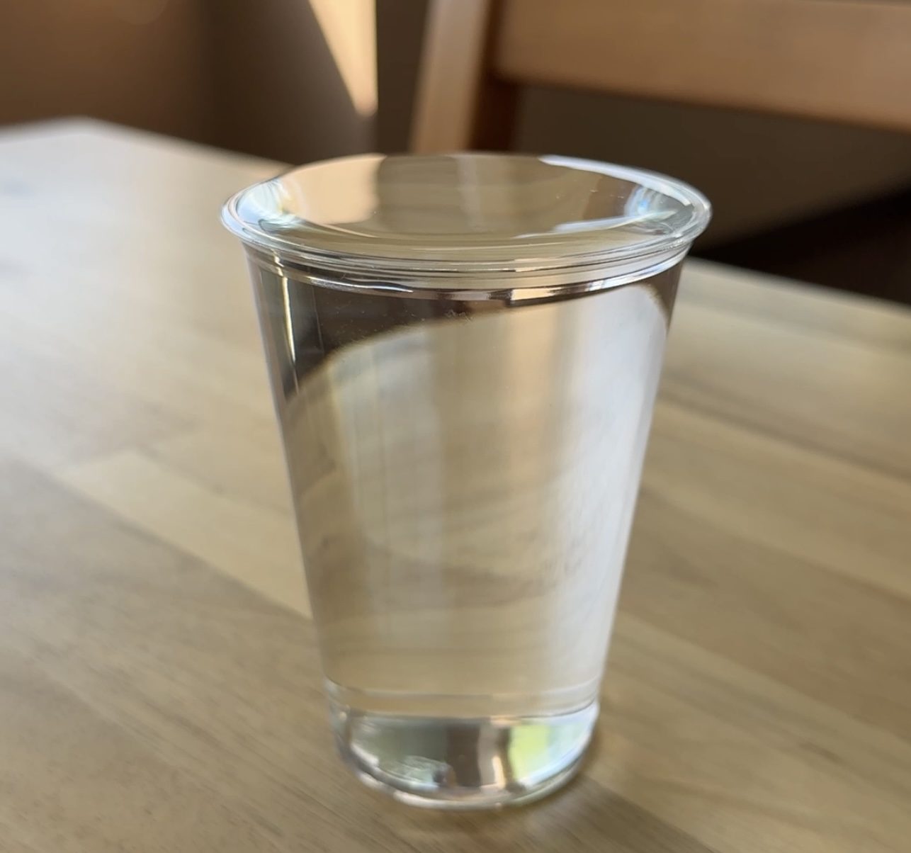 300mlカップに300mlの水を注いだ状態
