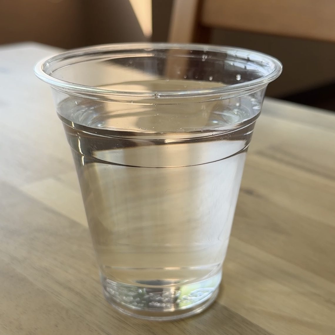 400mlカップに300mlの水を注いだ状態